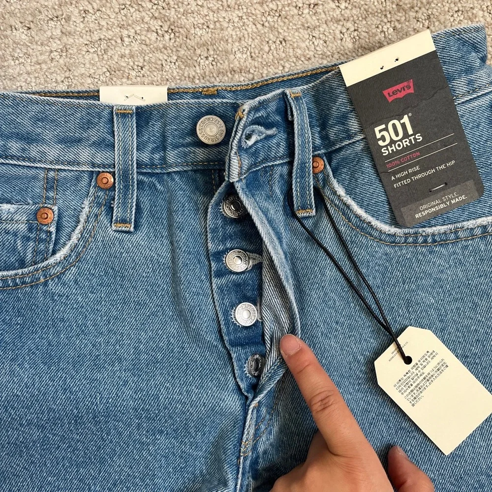 NWT Levi’s 501 Original Cutoff Denim Short, Size 24, Ojai Light Stone - Picture 5 of 10